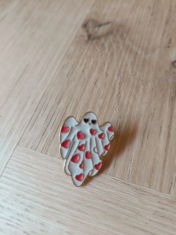 Pin's fantôme coeur