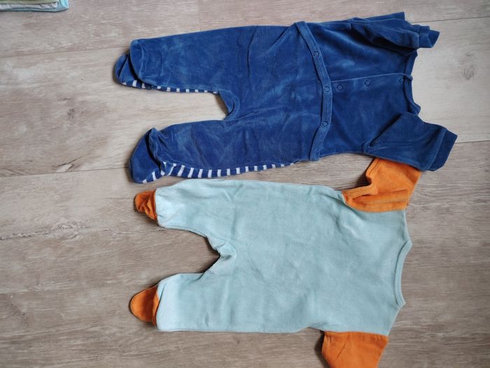Lot pyjamas 1 mois - photo numéro 4