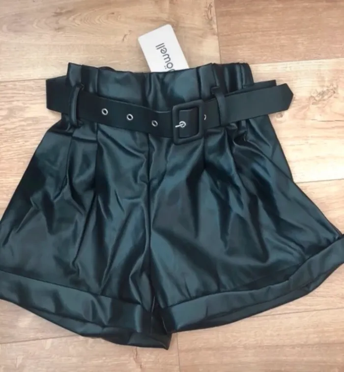 Short simili cuir noir