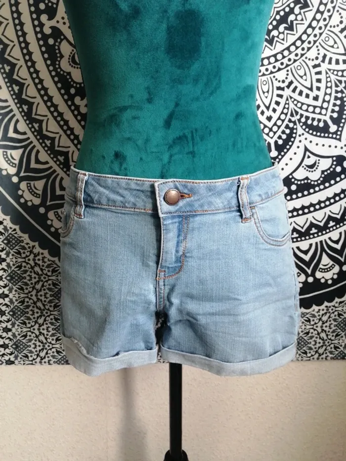 Short en jeans bleu clair / kiabi / (40)