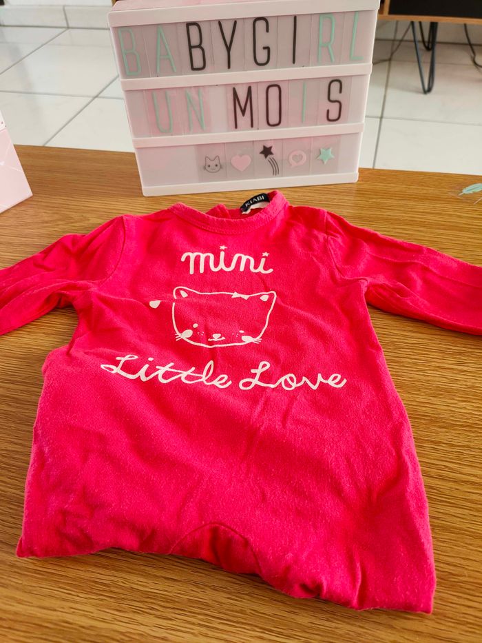 Lot de vêtements un mois fille - photo numéro 2