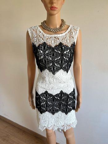 Robe blanche et noire en dentelle Jus d’Orange taille 1 jamais portée