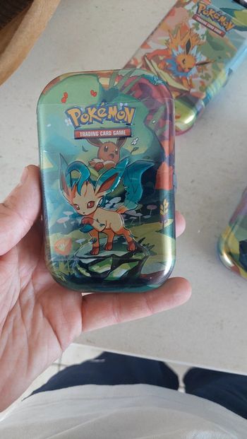 Leafeon mini tin mini boîte pokemon evolutiones prismaticas  evolutions prismatiques