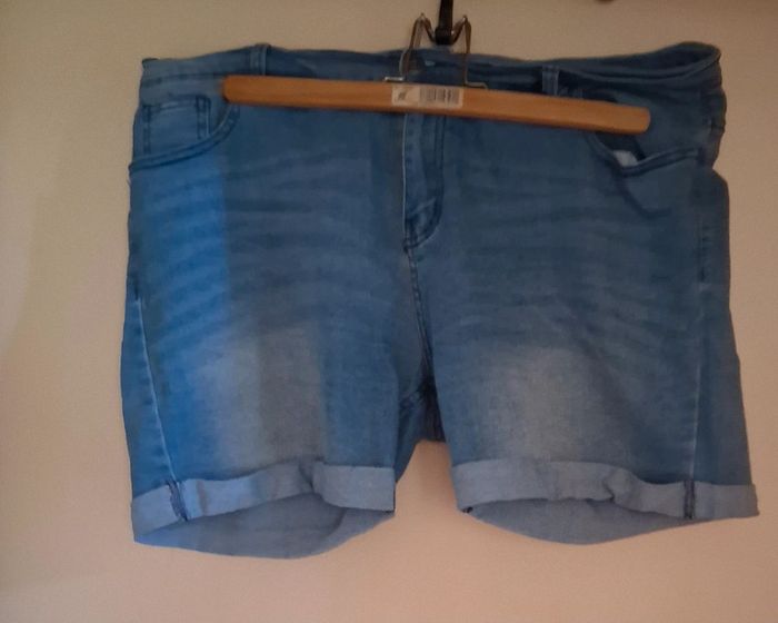 Short en jean's Influx taille 48 - photo numéro 3