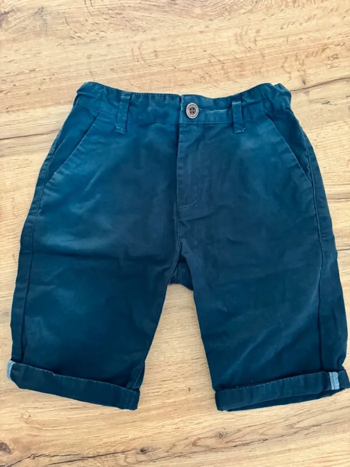 Short bermuda marine Primark taille 8 9 ans