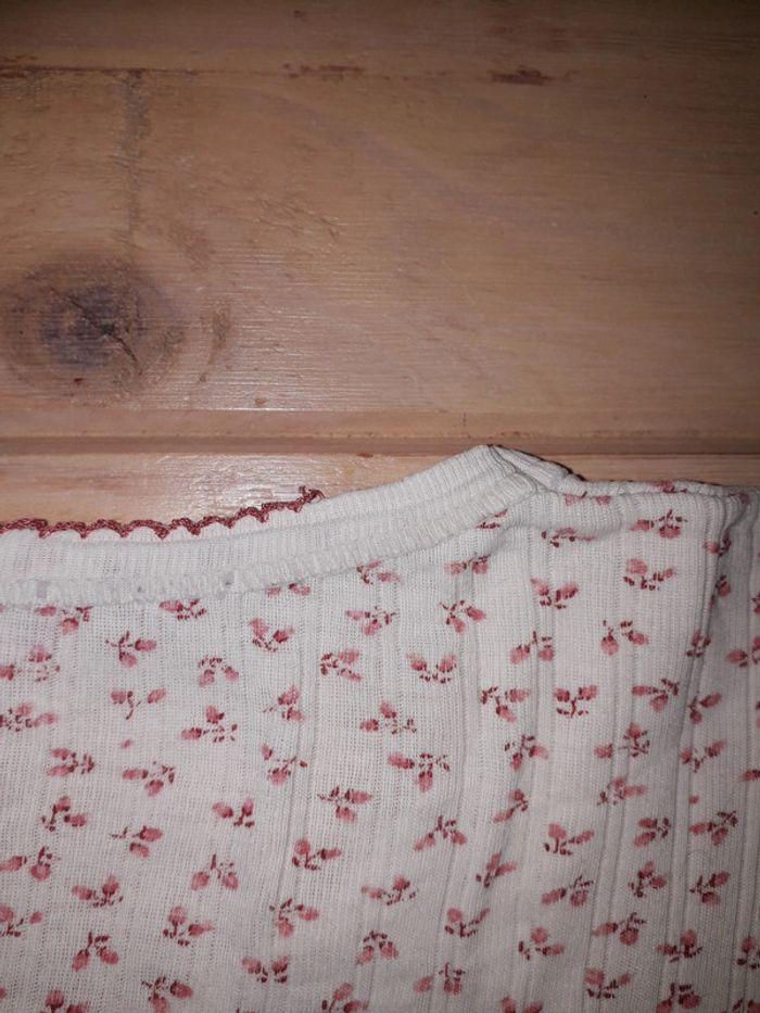 T-shirt sous-vêtement blanc et fleurs rose 8/10 ans - photo numéro 3