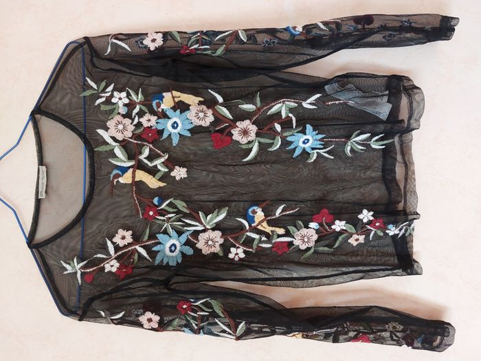 Top manches longues Zara résille noir broderies fleurs & oiseaux taille 36-38 - photo numéro 5