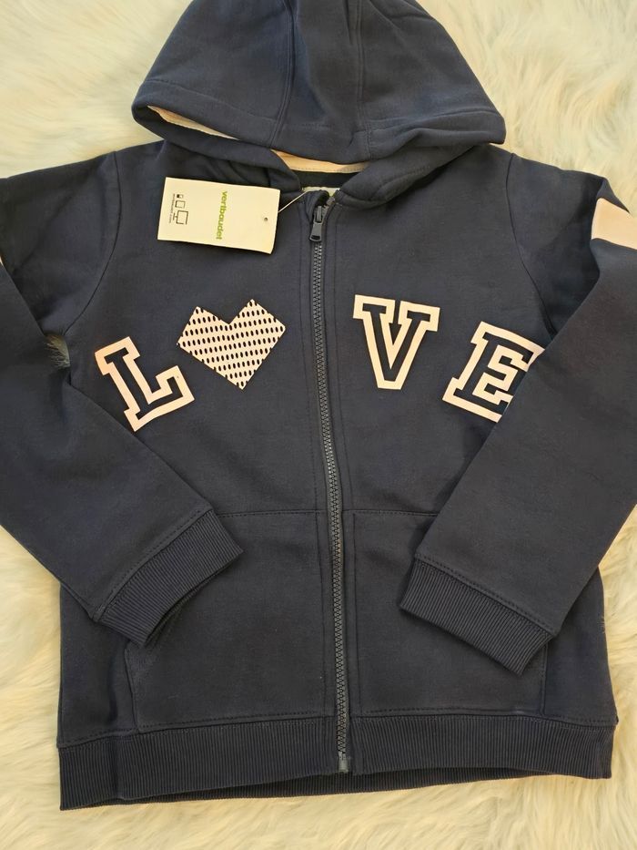 NEUF (non porté)🏷🩷😍🤩 superbe sweat zippé 10 ANS fille 🩷🤩😍 - photo numéro 2