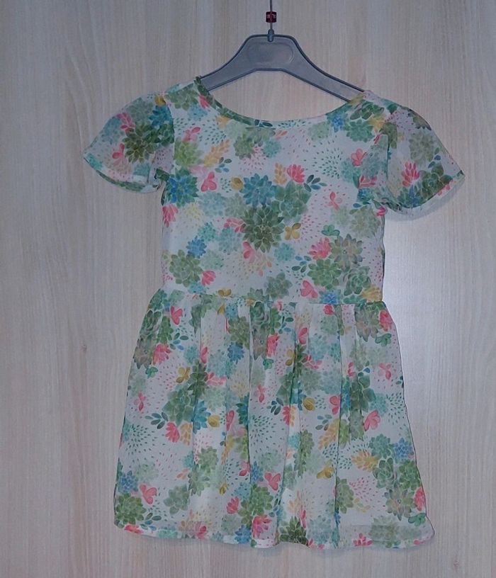 Robe fille T : 5 ans