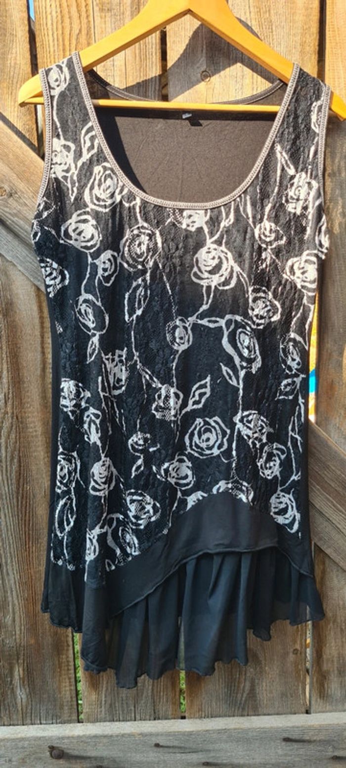 Débardeur noir à fleurs