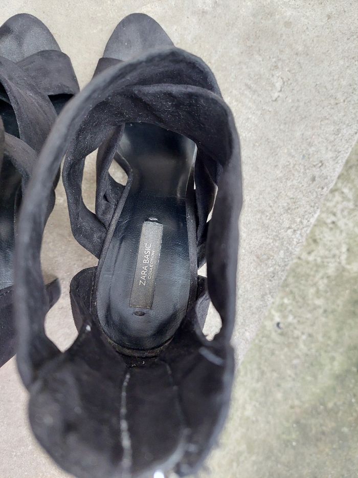 Talon sandales matière effet daim suédine couleur noir Zara - photo numéro 5