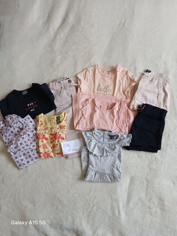 Lot de vetement fille tres bon etat taille 12 mois 