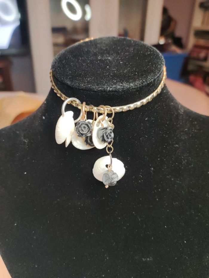 Bracelet breloques rose noire - photo numéro 1