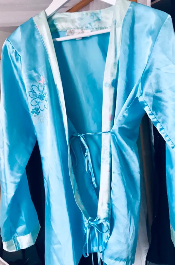 # robe Chambre ultra légère satin bleu, très joli #