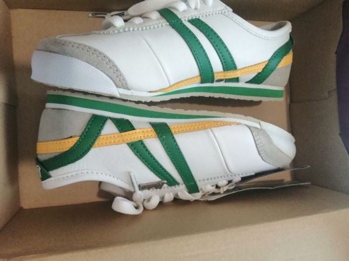 Baskets Kustom blanc. Vert, jaune. Taille 36.