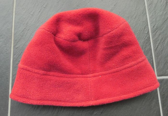 Joli chapeau en polaire fille T 52 cm neuf - photo numéro 2