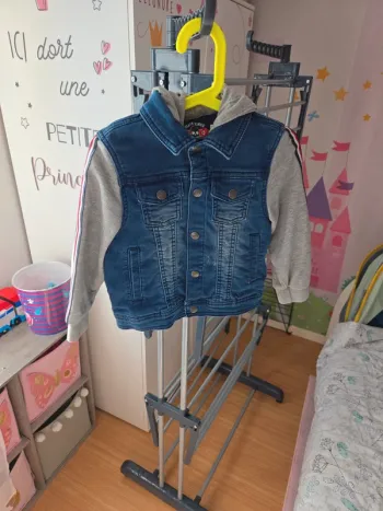 Veste en jean demi saison taille 3 ans