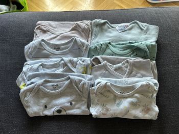 Lot de 8 bodies ML