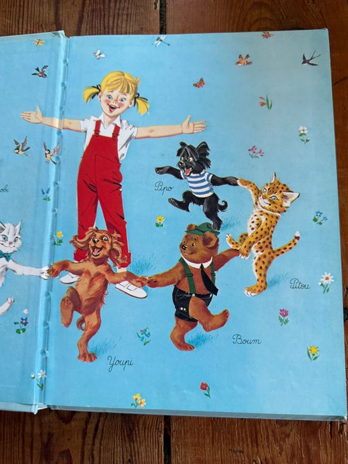 Recueil ouvrage 3 histoires livre Caroline vacances + en randonnée + croisière Hachette - photo numéro 2