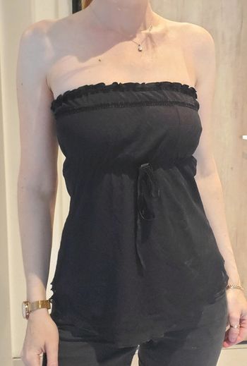 Très joli top épaules dénudées de marque Terranova