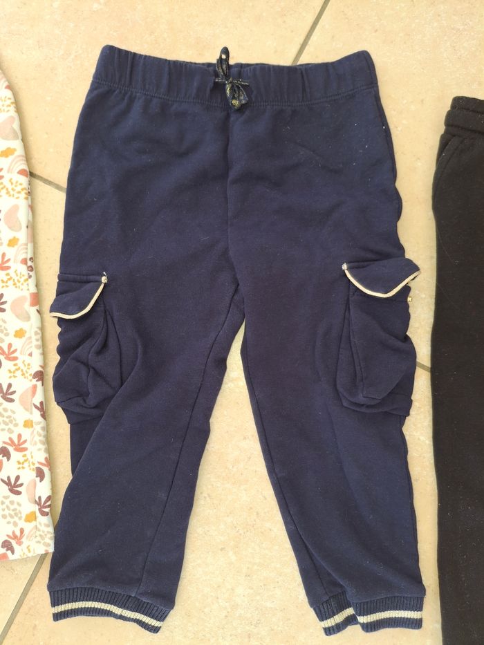Lot 3 joggings molletonés fille 4 ans comme neuf - photo numéro 3