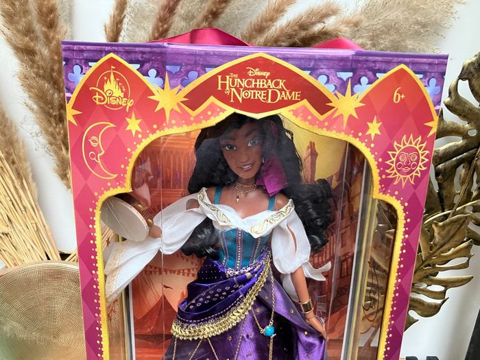 Poupée Esmeralda édition limitée non déboxer - photo numéro 6