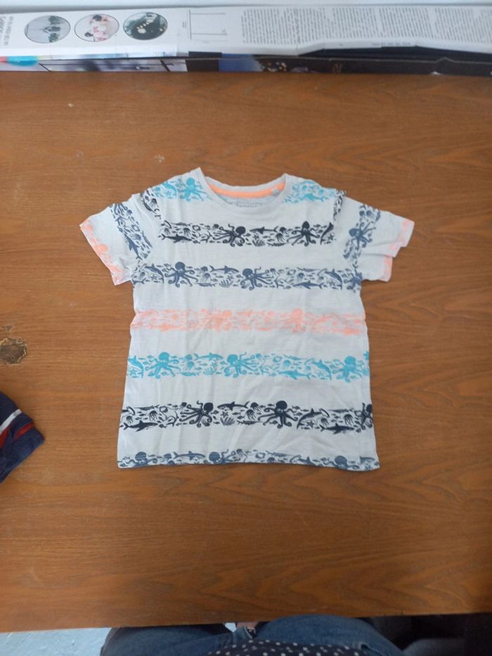 Tee shirt taille 7 ans