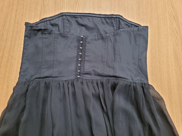 Robe courte bustier. Taille 42 - photo numéro 3