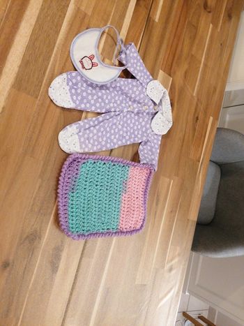 Lot vêtements de poupée