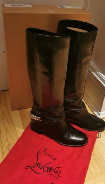 Très belles bottes Louboutin