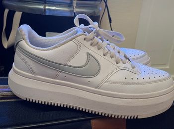 Nike blanche