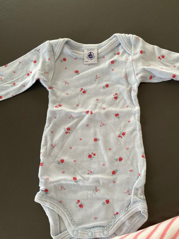 lot de 4 bodies petit bateau en 3 mois - photo numéro 5