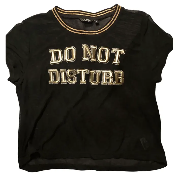 T shirt courtes manches noir et or résille