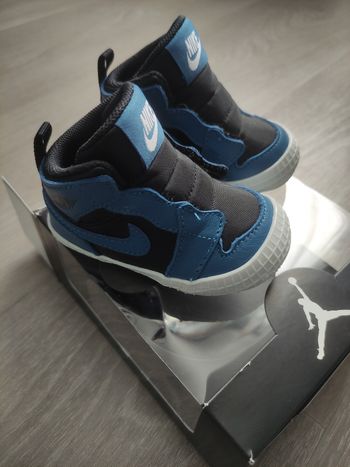 Basket nike air jordan neuve dans leur boîte taille 18.5 jamais porté