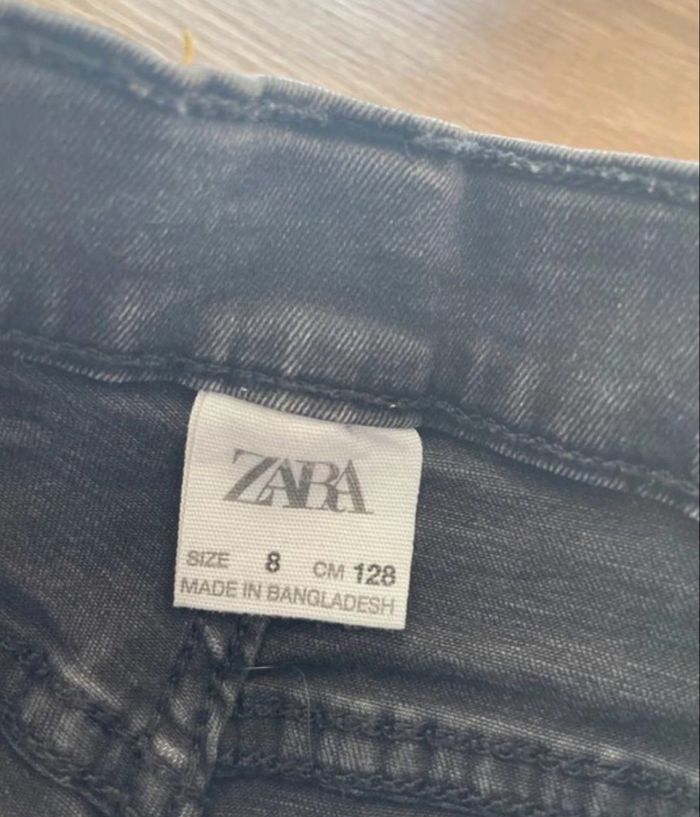 Bermuda en jean marque Zara taille 8 ans - photo numéro 2