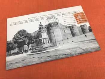 Carte postale ancienne  Angers (Maine-et-Loire)   La Statue du Roi René et le Château