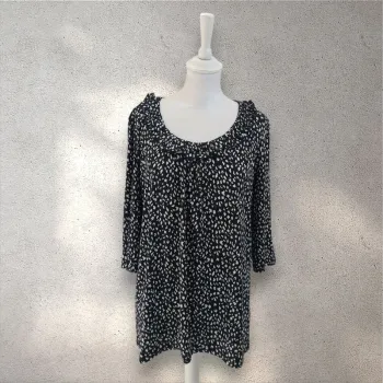 Blouse fluide noir à motifs blanc col froufrous taille 42