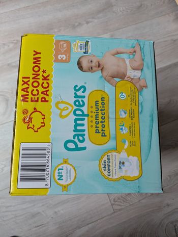 Carton couches pampers taille 3