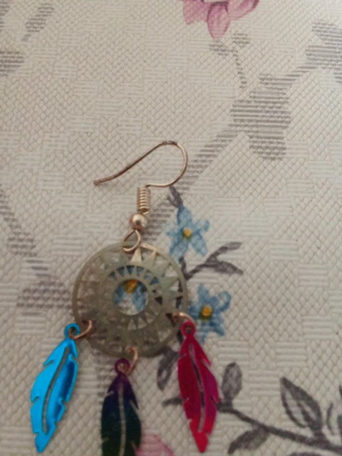 Boucles d'oreilles plumes fantaisie - photo numéro 3