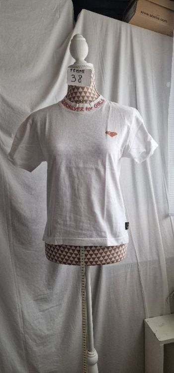 Tee-shirt, blanc, en très très bon état, en coton, longueur 52cm, largeur d'épaule 40cm