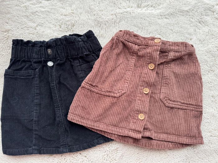 👗lot 2 jupes - fille - 6 ans - fashion private company - très bon état