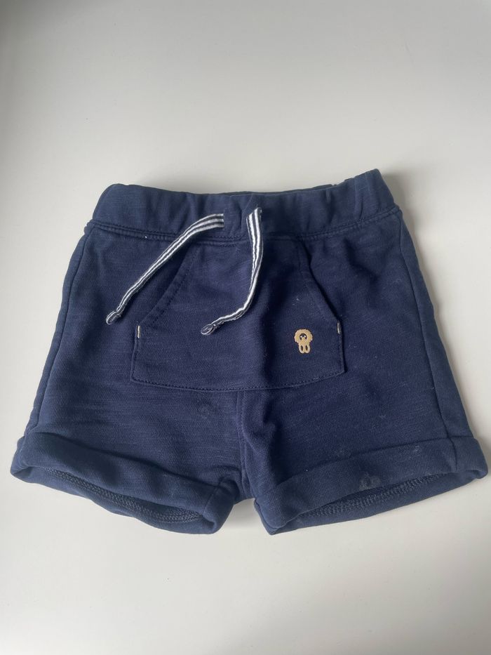 Short 23 mois