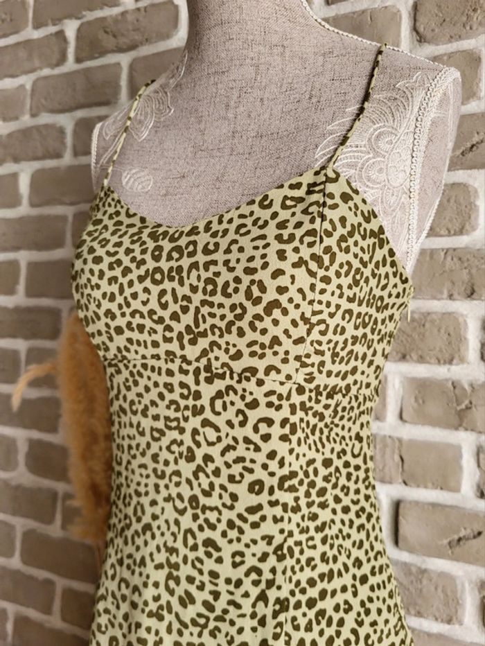 Robe à fines bretelles croisées imprimé léopard vert kaki Zara - Neuve - photo numéro 4