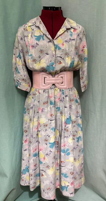 Jolie robe chemise vintage à fleurs pastel