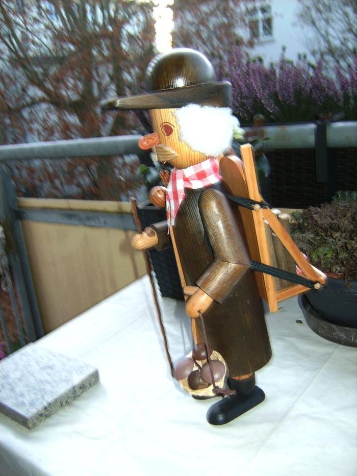 Figure d'un fumeur d'encens, travailleur forestier, par Erich Schönherr, Monts Métallifères - photo numéro 4