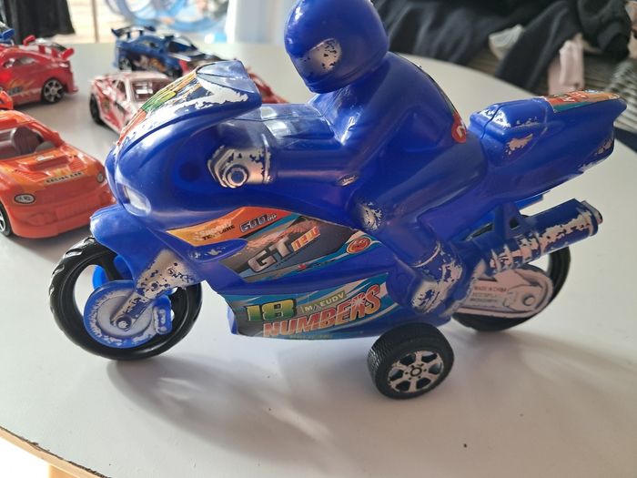 Lot de voitures de courses et une moto - photo numéro 6