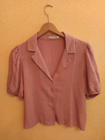 Camisa rosa con botones