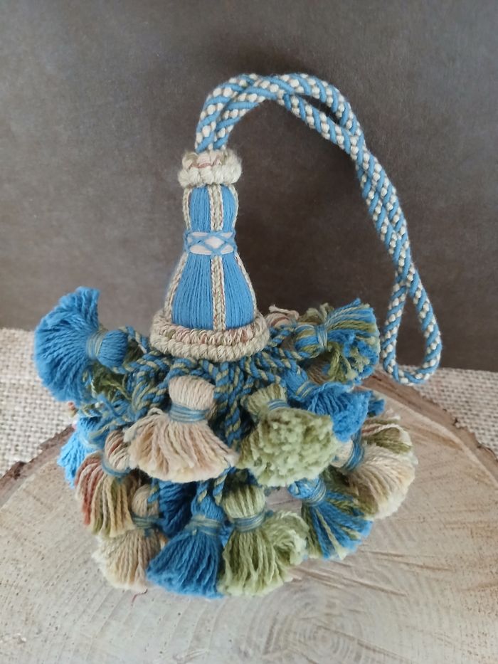Pompon de porte vert bleu beige guipure