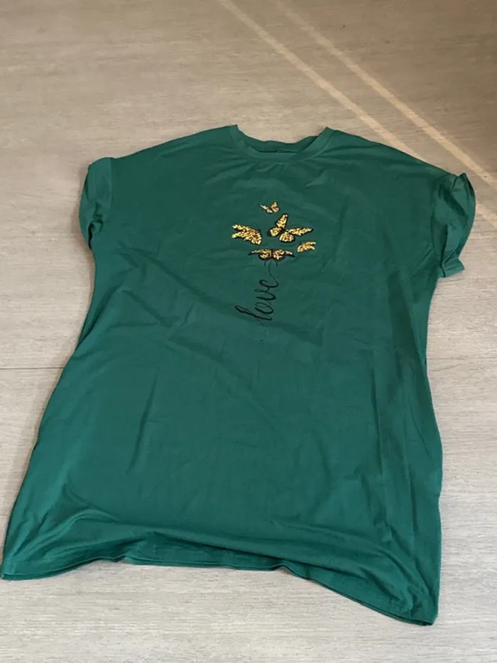 T-shirt ou robe avec poche vert taille L
