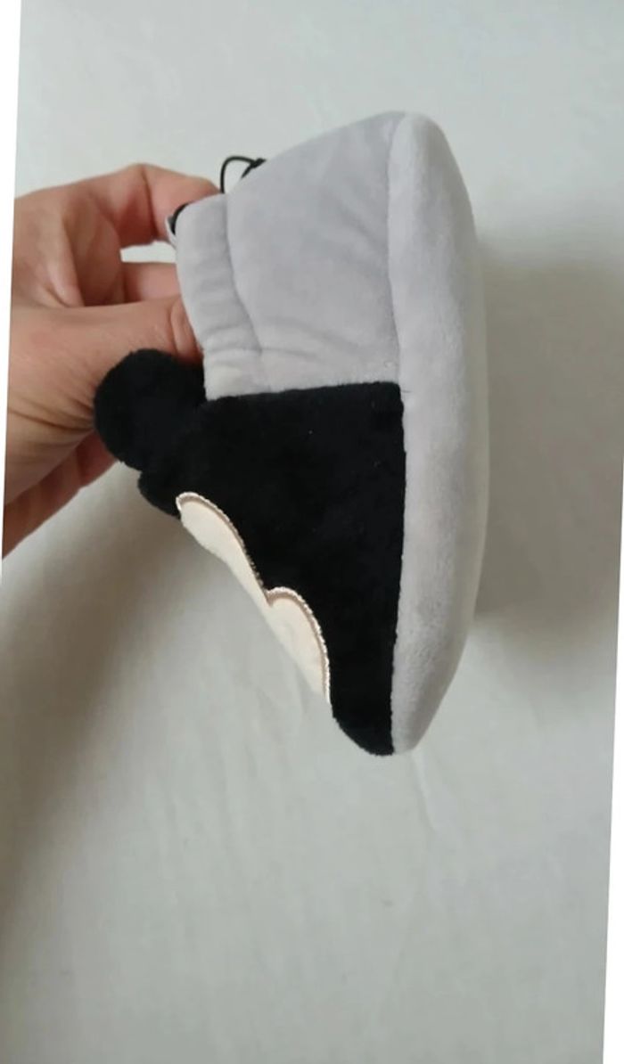 Chaussons neuf disney 9/12m - photo numéro 2